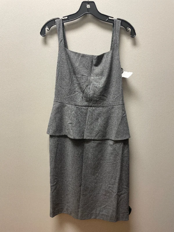 Major Savings Dress Casual Short By Banana Republic In Grey, Size: Xs
