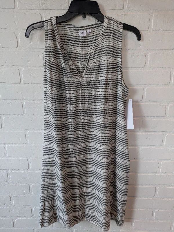 Can't Miss Dress Casual Short By Gap In Grey & White, Size: M