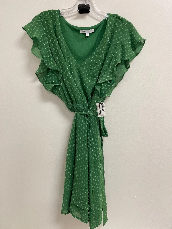 Steals and Deals Dress Casual Short By Dr2 In Green, Size: L