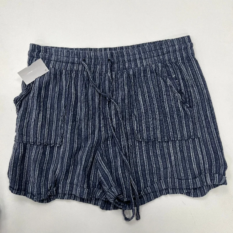Online Exclusive Shorts By Becaal  Size: L