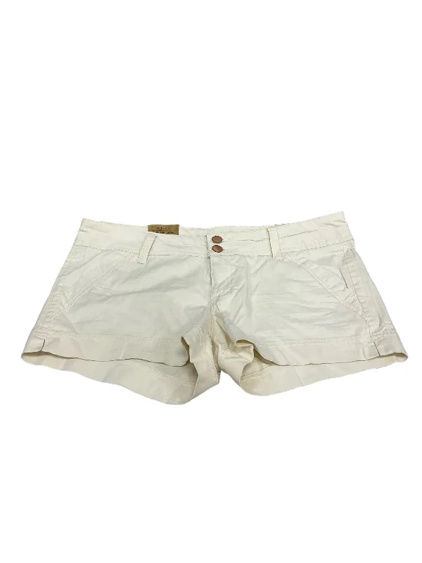 Massive Deals Shorts By Bke  Size: 8