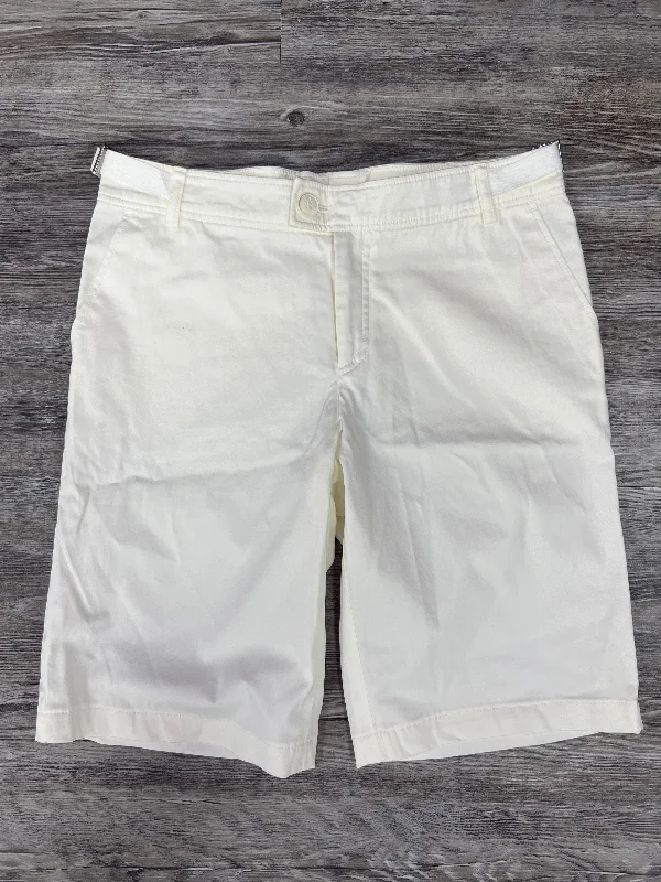 Warehouse Sale Shorts By Cma  Size: 6
