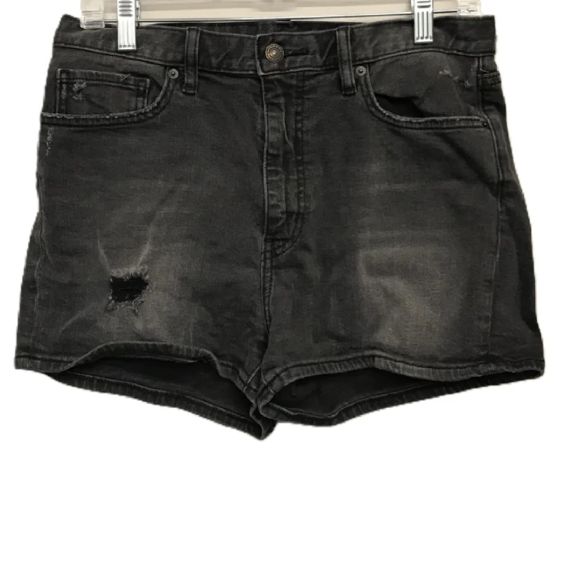Weekend Deal Shorts By Uniqlo  Size: 10
