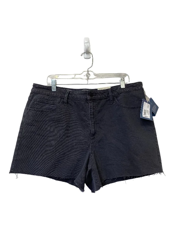 Special Buy Shorts By Universal Thread  Size: 18