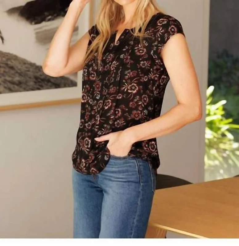 Steals and Deals Baylee Floral Top With Lace In Multi