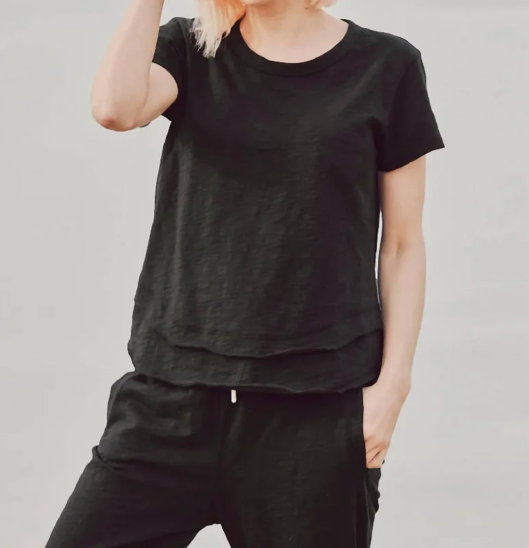 Can't Miss Daisy Short Sleeve Tee Top In Black