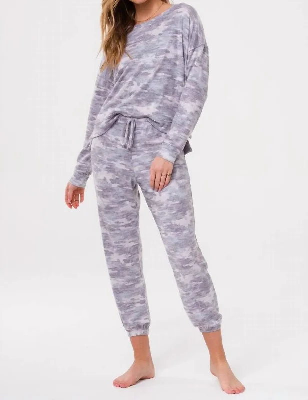 Limited Time High Low Sweatshirt In Cozy Camo