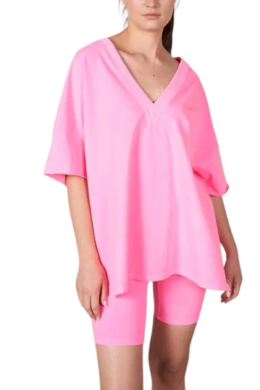 Get It Before It’s Gone V-Neck Boxy Tee Top In Fuchsia